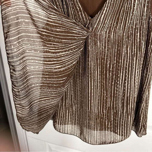 Coldwater Creek sleeveless v-neck top, size M, brown/cream, chiffon, flowy - Picture 2 of 10